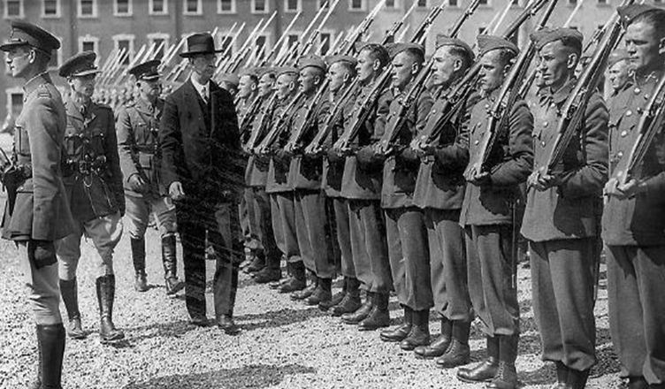 Éamon de Valera inspects the troops