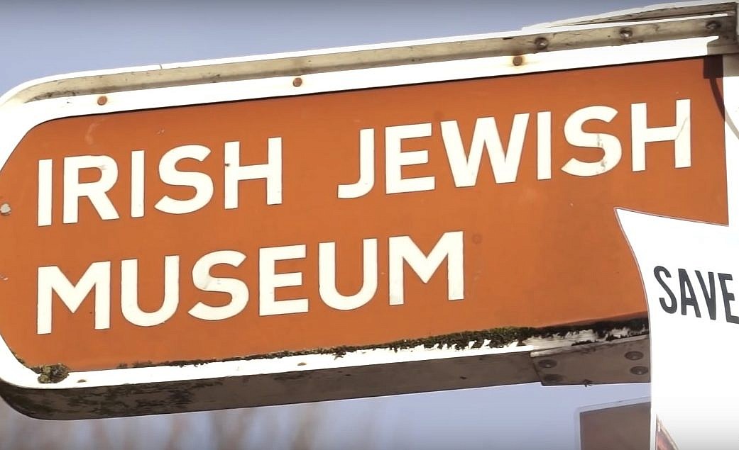 Signpost to Irish Jewish Museum