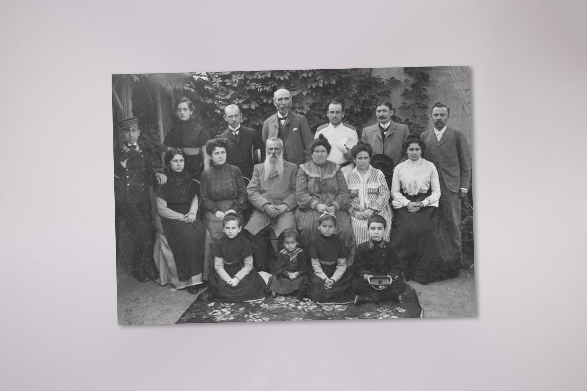 Michael Davitt with a Jewish family in Kishinev (1903)